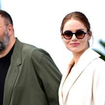 Emma Stone em Cannes: "Lanthimos  é minha ‘musa’" - LOIC VENANCE / AFP)