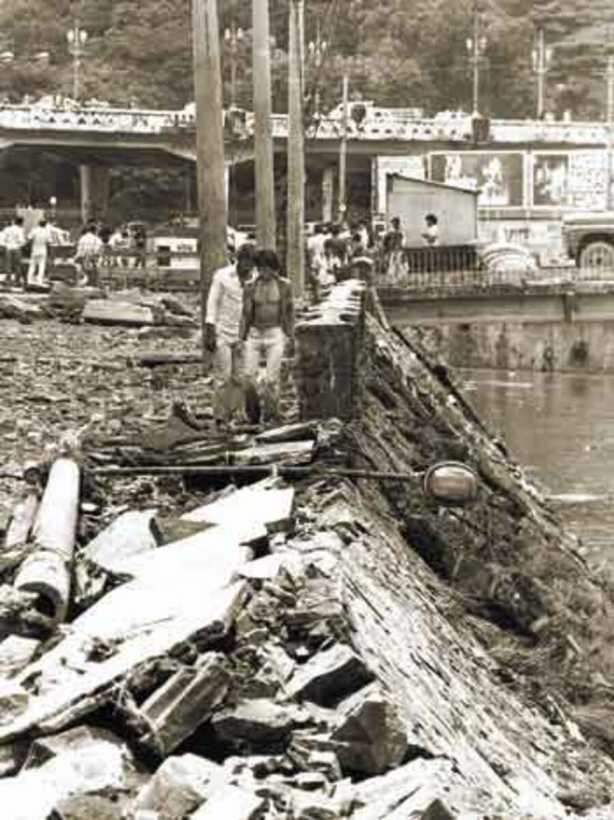 Avenida dos Andradas ficou arrasada com a enchente registrada na capital mineira, em 1983