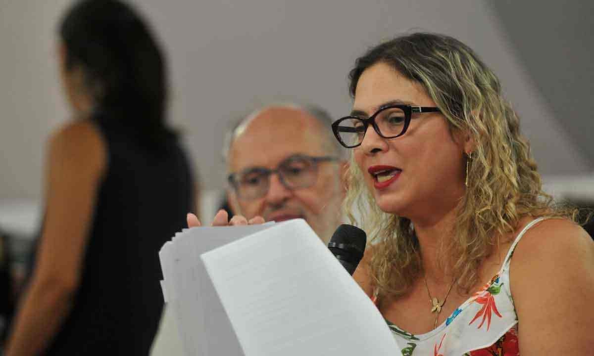 Deputada aciona o MP para investigar repasse à educaçao