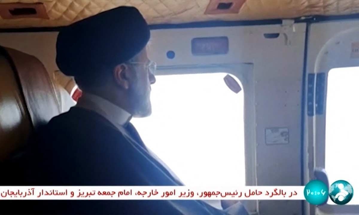 Presidente iraniano a bordo do helicóptero  -  (crédito: AFP)