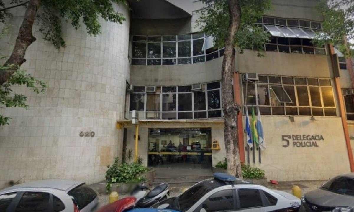 Fachada da delegacia de Polícia Civil na Mem de Sá, no RJ -  (crédito: Reprodução/Google maps)