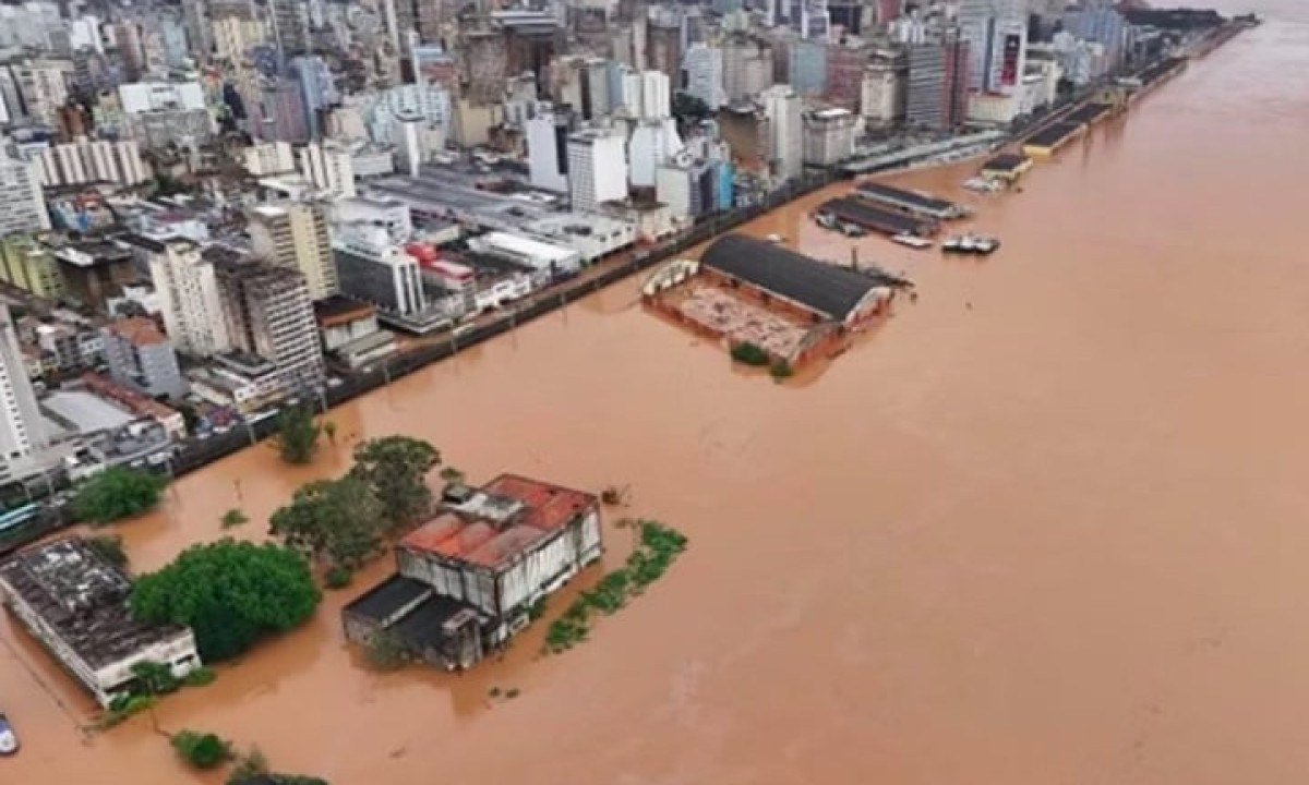 As enchentes que atingiram o Rio Grande do Sul nas últimas semanas resultaram em centenas de mortes e deixaram milhares de pessoas desabrigadas. -  (crédito: reprodução redes sociais)