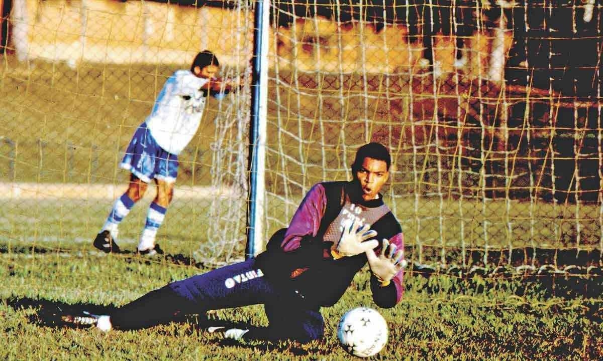 O goleiro Dida chegou à Toca da Raposa para substituir Paulo César Borges e se tornou ídolo da China Azul -  (crédito: PAULO FILGUEIRAS/EM/D.A. PRESS – 5/10/1995)