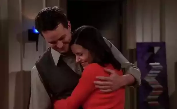 Courteney Cox sobre Matthew Perry: 'Ele ainda me visita' - NBC/Divulgação