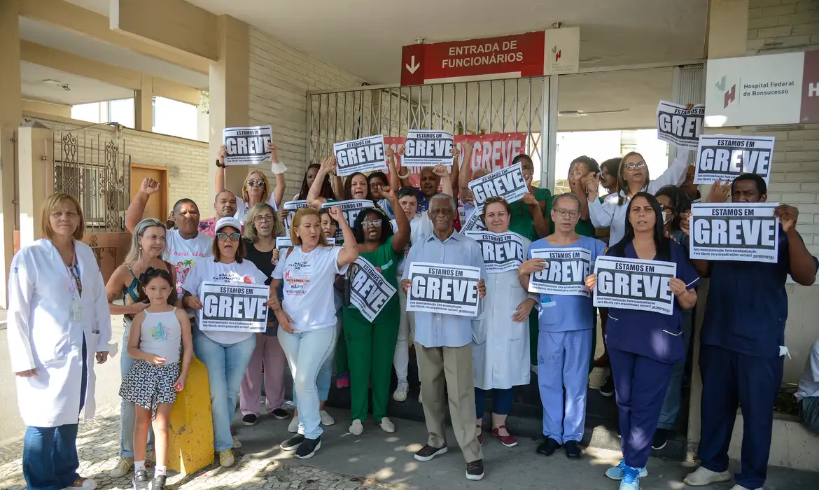 Em greve, servidores de hospitais federais promovem ato no Rio -  (crédito: EBC)