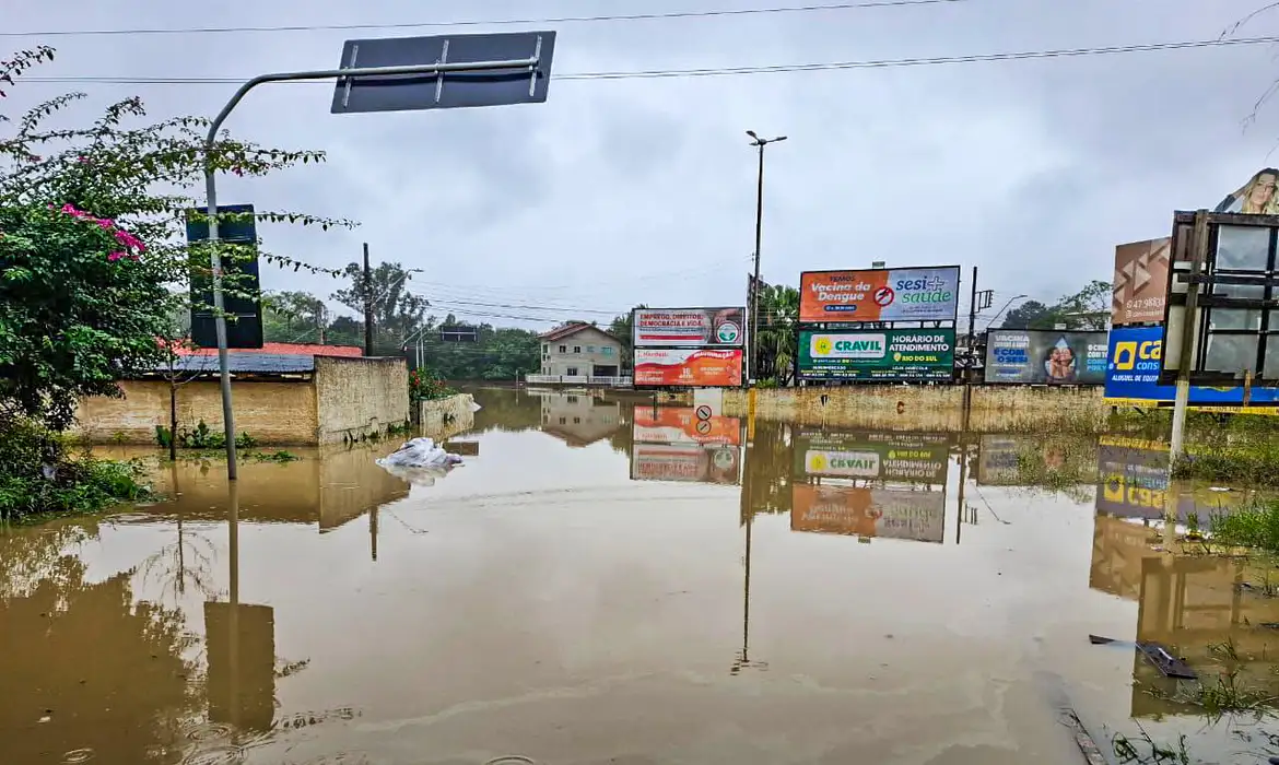 Chuvas em Santa Catarina obrigam 925 pessoas a abandonar casas -  (crédito: EBC)