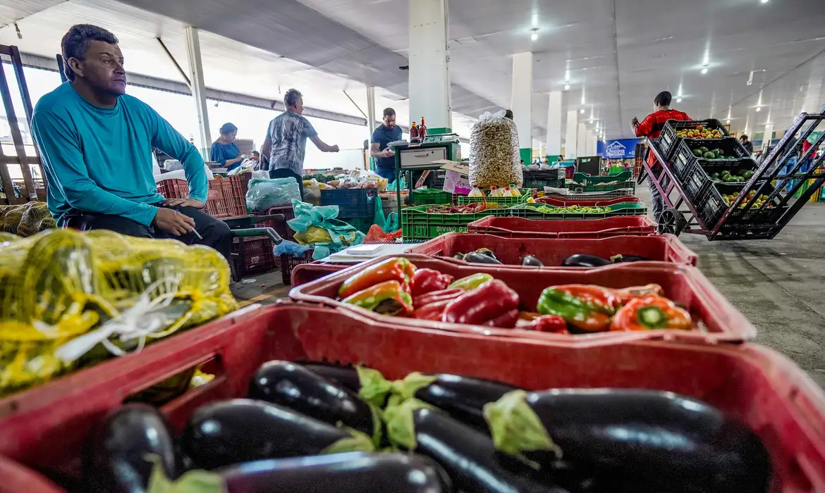 Batata, banana, laranja e melancia estão mais baratas, segundo a Conab -  (crédito: EBC)