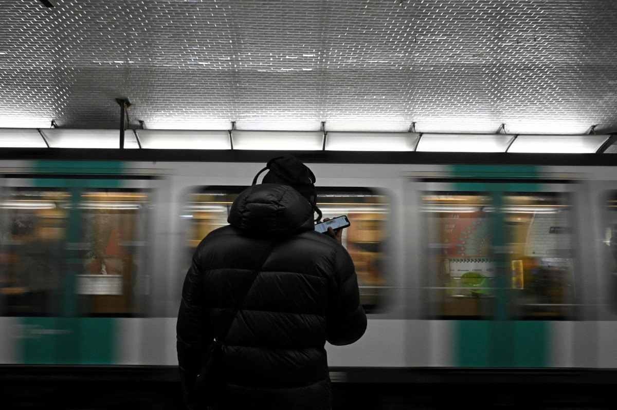 No metrô, tome muito cuidado com os batedores de carteiras (pickpockets)        