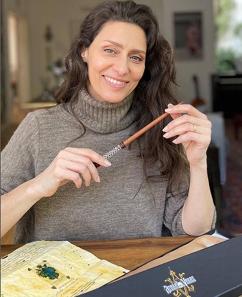 Maria Fernanda Cândido completa 50 anos e segue deslumbrante