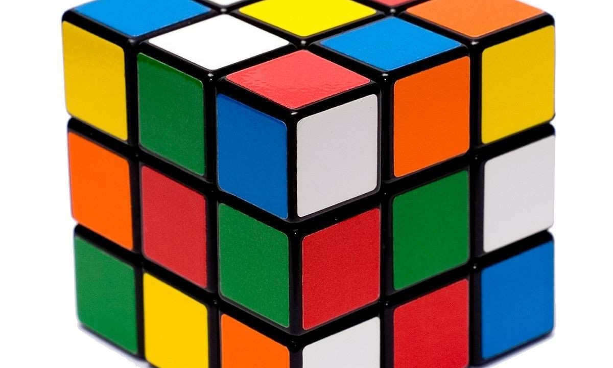 O cubo mágico soprando velinhas, já são 50 anos -  (crédito: Reprodução/Wikimedia commons)