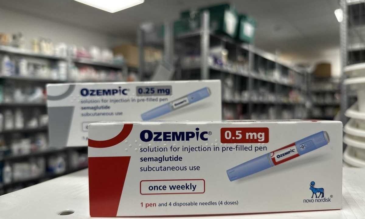 Embalagens de Ozempic em balcão de drogaria -  (crédito: Chemist4U/Flickr)