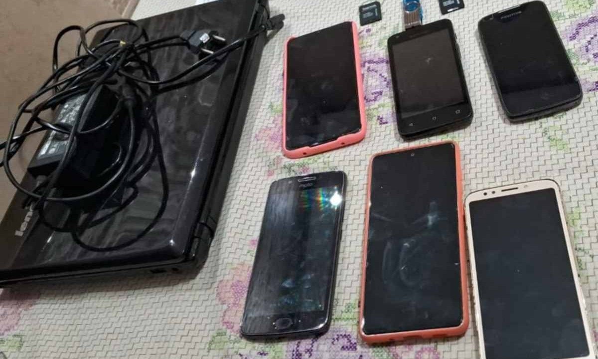 Polícia Federal cumpriu três mandados de busca e apreensão em Barbacena e Ubá -  (crédito: PF/Divulgação)