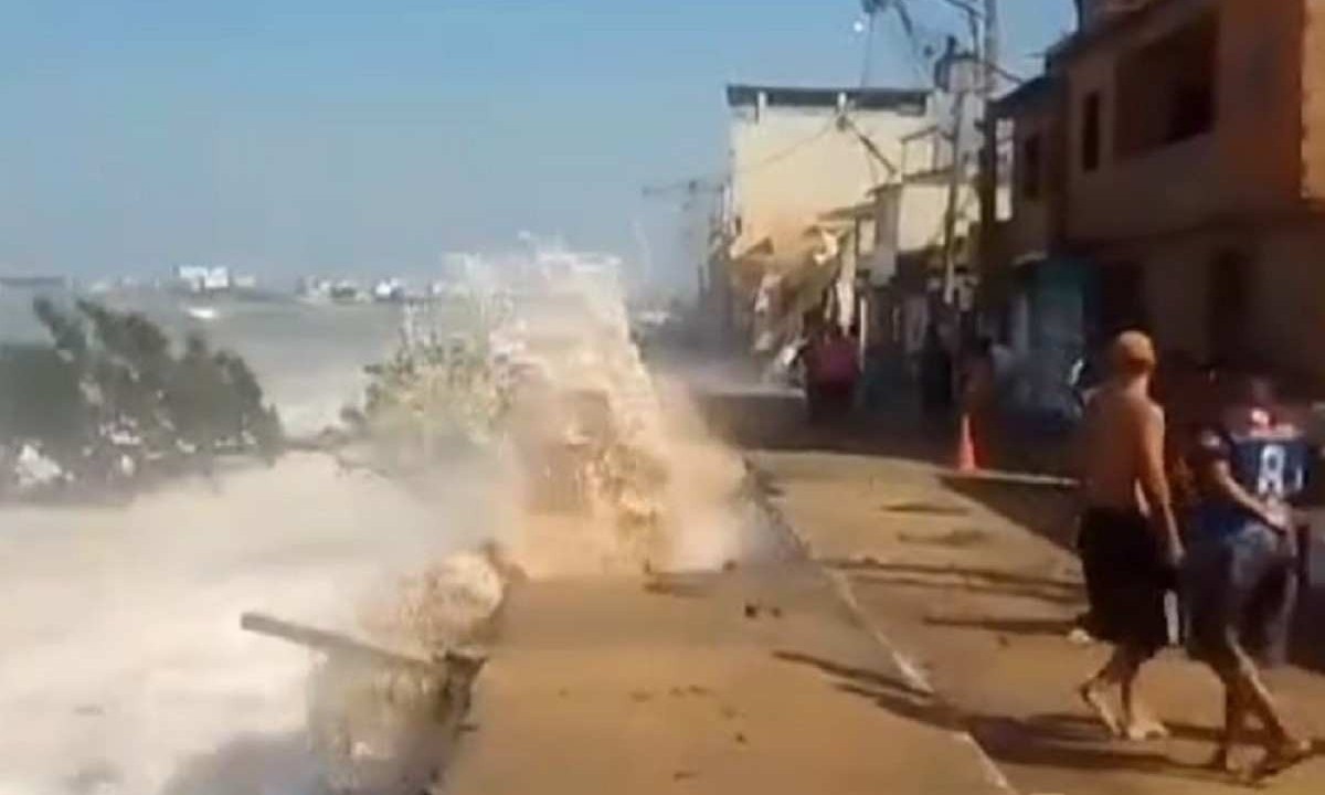 Ressaca no mar em Macaé, no Rio, assustou moradores -  (crédito: Reprodução/Vídeo)