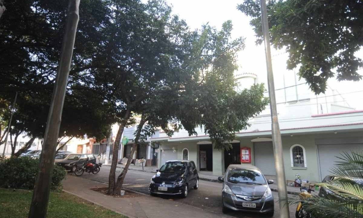 O local ficou vazio após tiros serem disparados nas proximidades da Praça Duque de Caxias, no Bairro Santa Tereza, Região Leste de BH -  (crédito: Alexandre Guzanshe/EM/D.A Press)