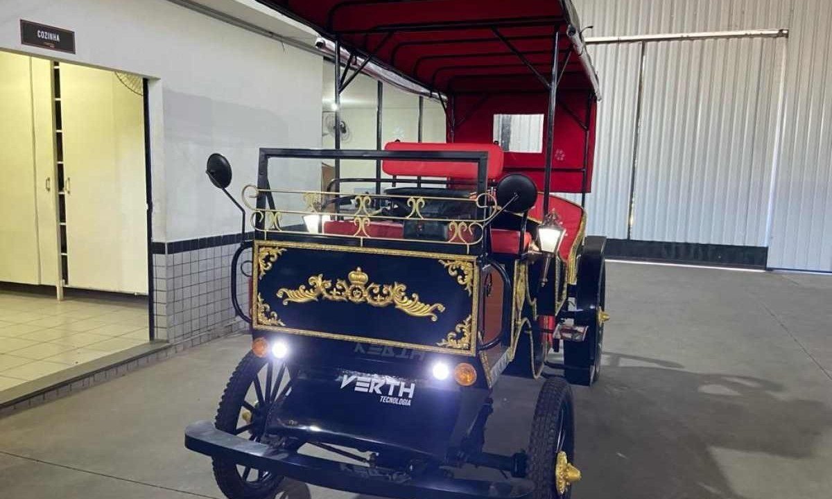 As charretes, que transportam os visitantes pelo Centro Histórico, deixarão de vez a tração animal para se tornarem elétricas -  (crédito: Prefeitura de Tiradentes/Divulgação)