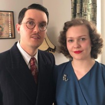 O casal que vive como se estivesse nos anos 1940: 'É uma vida simples' - Instagram/@miss_1940's
