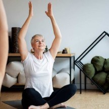 Pilates, ioga e tai chi: saúde da mulher antes, durante e após menopausa - Freepik