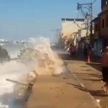 Ressaca no mar deixa 180 pessoas desalojadas em município do Rio - Reprodução/Vídeo