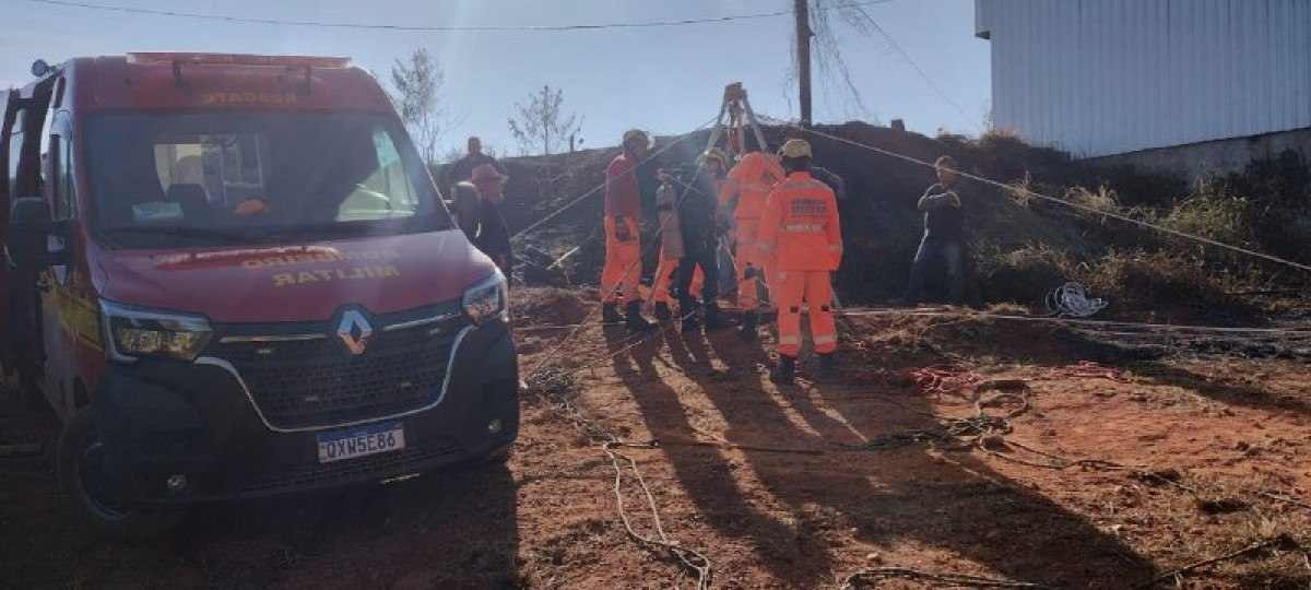 Homem morre ao cair de cisterna de 12 metros de profundidade em Minas