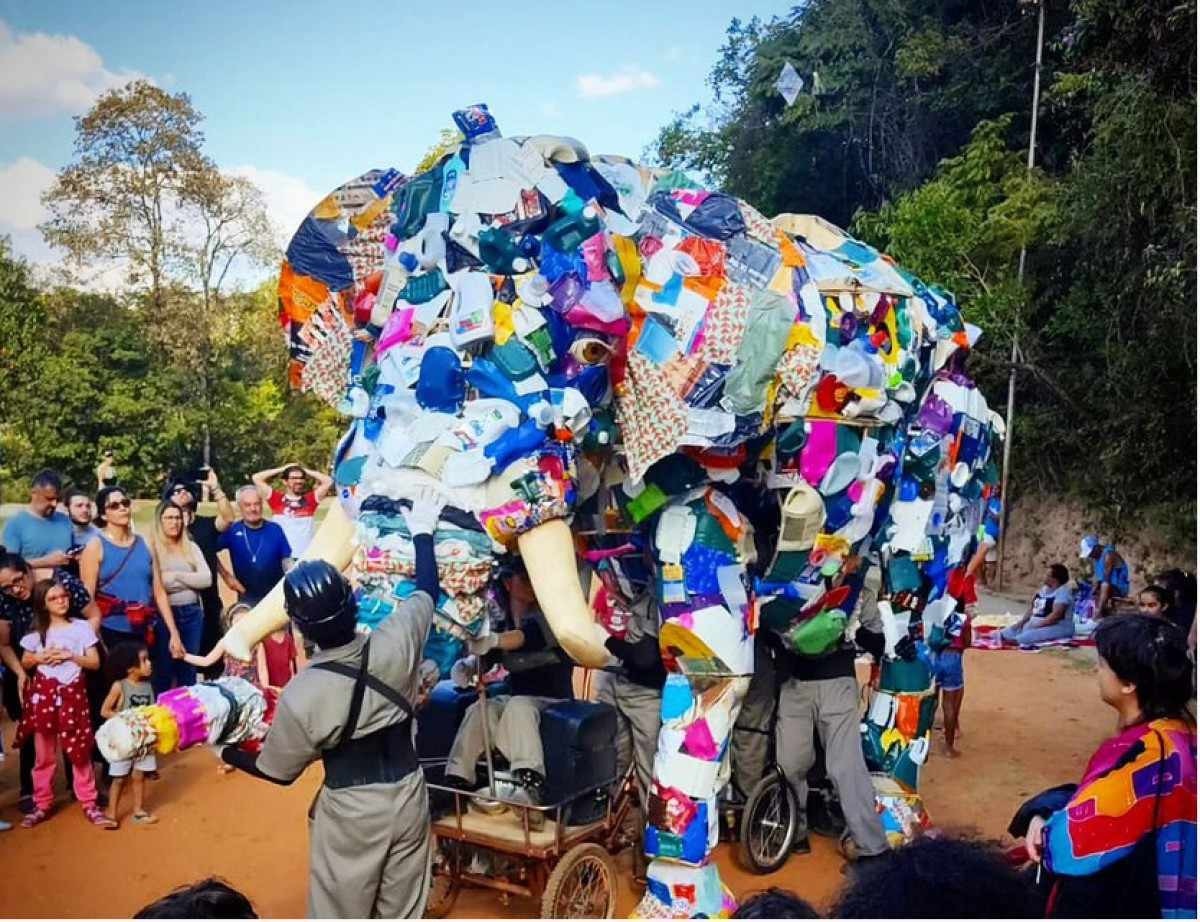 Elefanteatro, criação do grupo Pigmalião Escultura Que Mexe