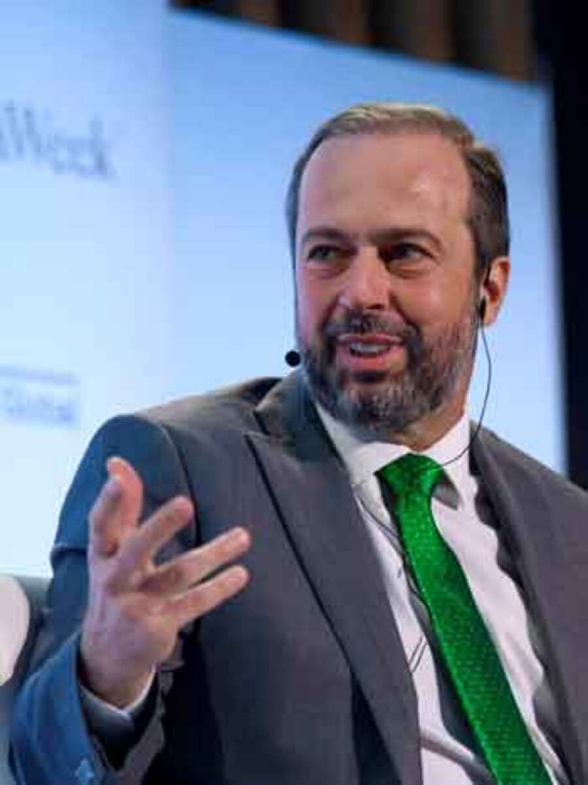 Ministro diz que troca na Petrobras foi feita para acelerar investimentos