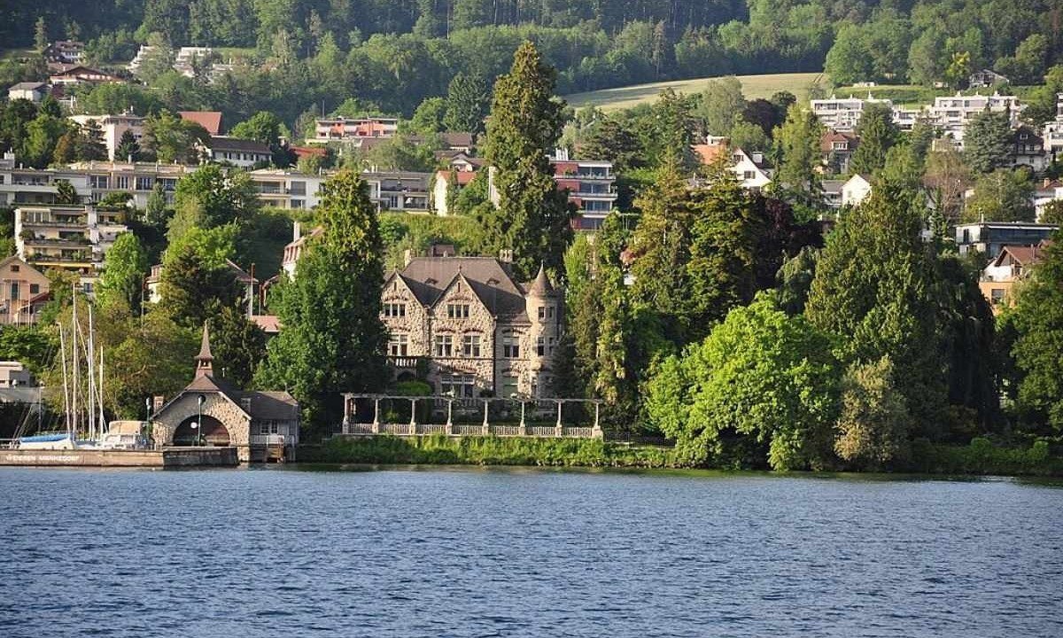 Männedorf, perto do Zurique, onde mulher foi atacada e morta por homem nu, enquanto corria -  (crédito: Roland zh/wikiimedia commons)