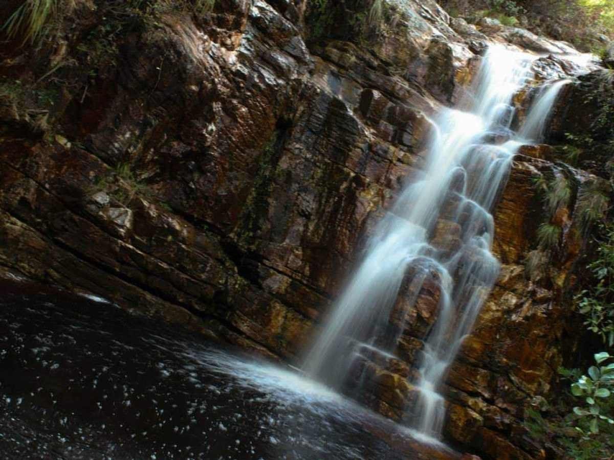 A cachoeira do Mirante está localizada entre as rochas do Córrego das Mortes, sendo um dos principais atrativos turísticos de Grão Mogol 