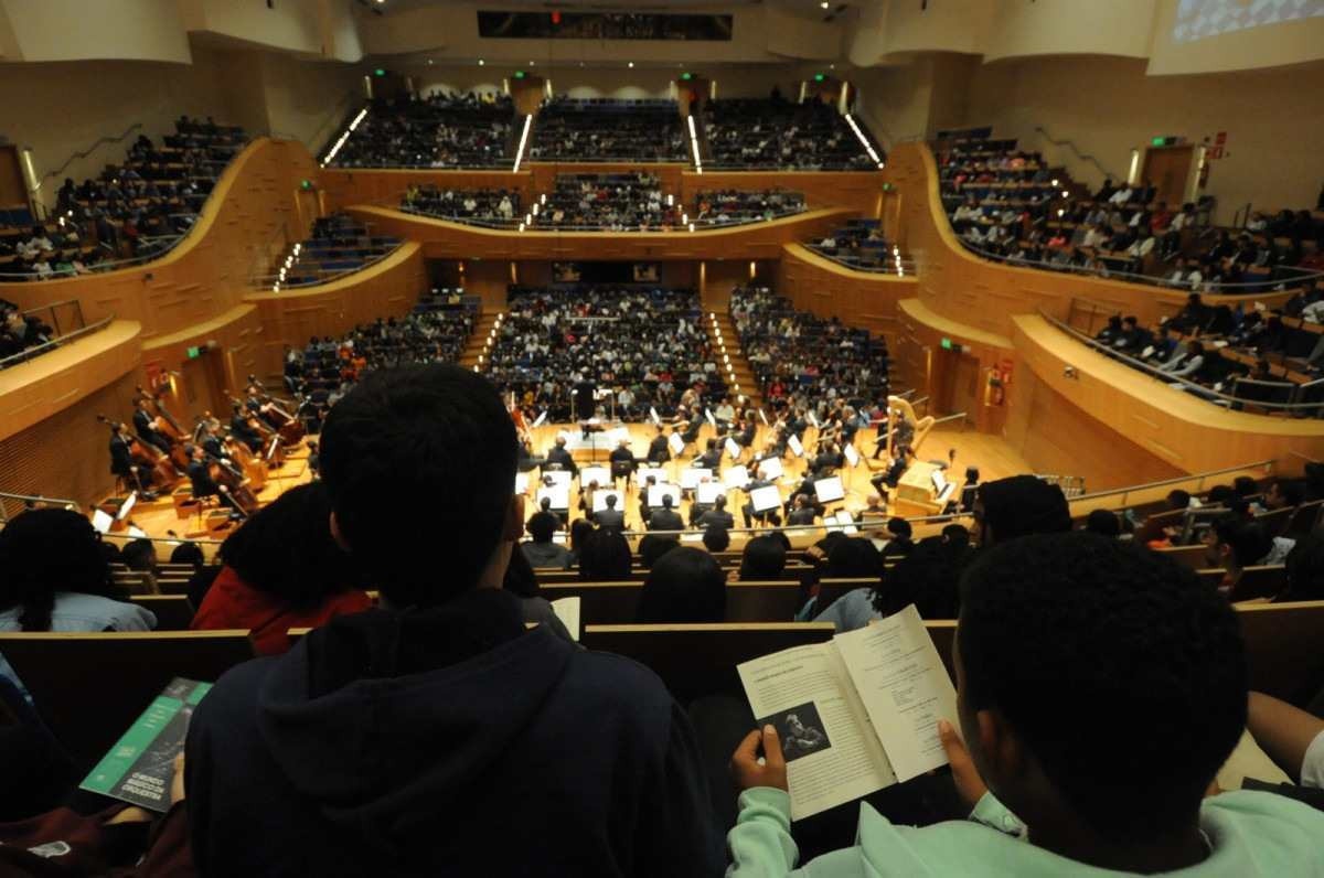 Orquestra Filarmônica de Minas Gerais faz concerto para estudantes