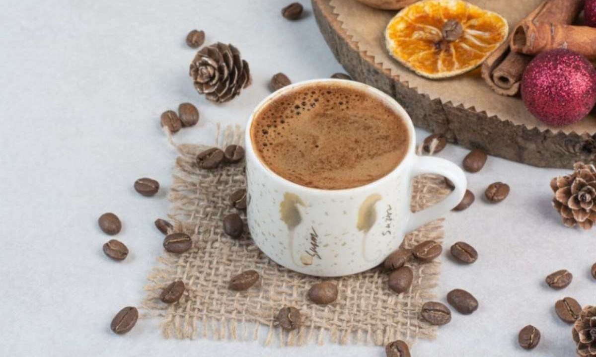 O consumo equilibrado de cafÃ© pode melhorar a qualidade de vida e oferecer diversos benefÃ­cios Ã  saÃºde -  (crédito: Freepik)