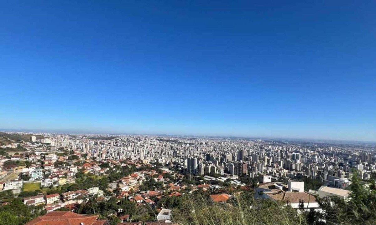 Céu limpo nesta quinta-feira em BH -  (crédito: Edésio Ferreira/EM/D.A.Press)