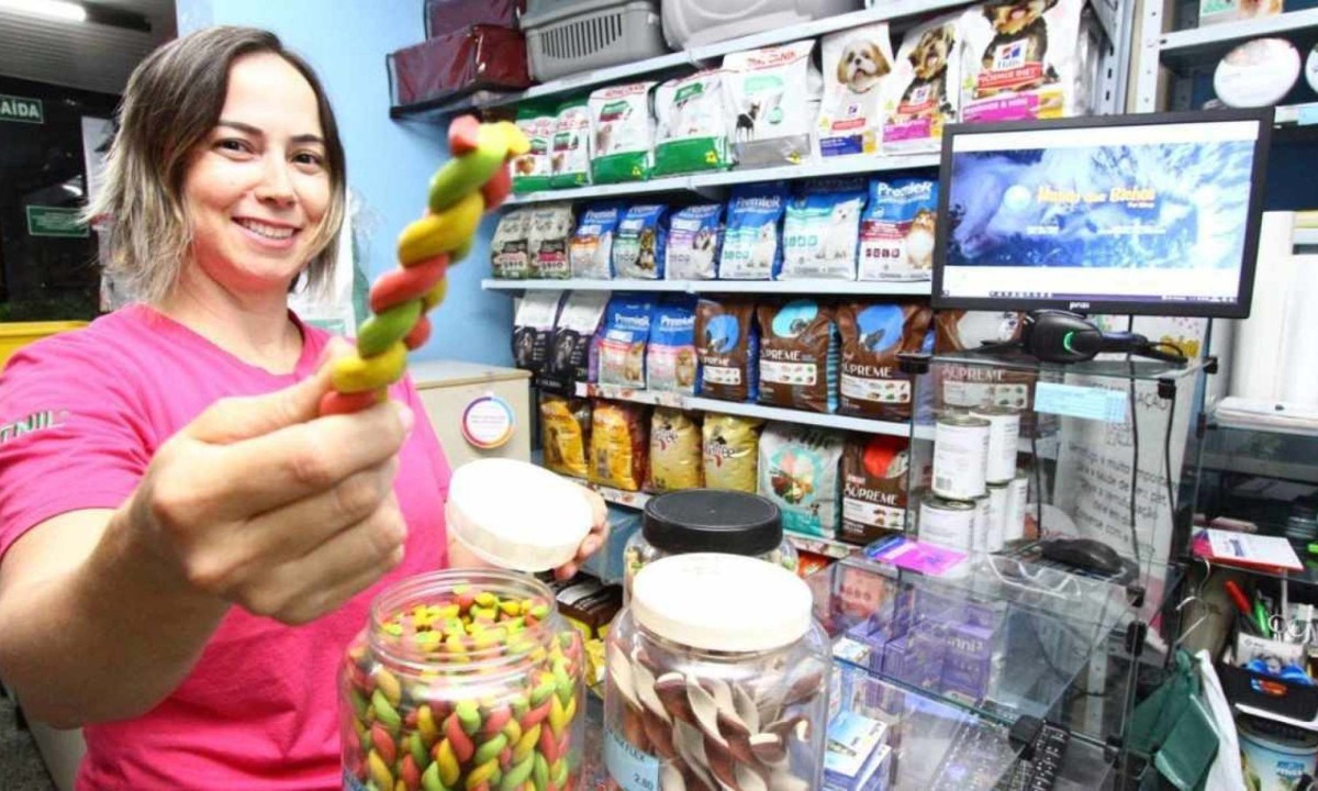 Licia Oliveira, dona do pet shop Mundo dos Bichos, atua no mercado pet há mais de 20 anos.