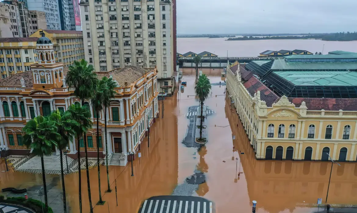 Chuva suspende limpeza do Mercado Público de Porto Alegre -  (crédito: EBC)