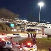Colombianos morrem esmagados por carreta no Anel Rodoviário - Redes Sociais