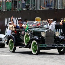 Carros antigos que participaram de desfile no GP Brasil serão exibidos no 9º Encontro Brasileiro de Autos Antigos - Uai Turismo