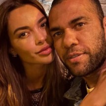 Daniel Alves aproveita liberdade e gasta R$ 60 mil por dia em viagem romântica - No Ataque Internacional
