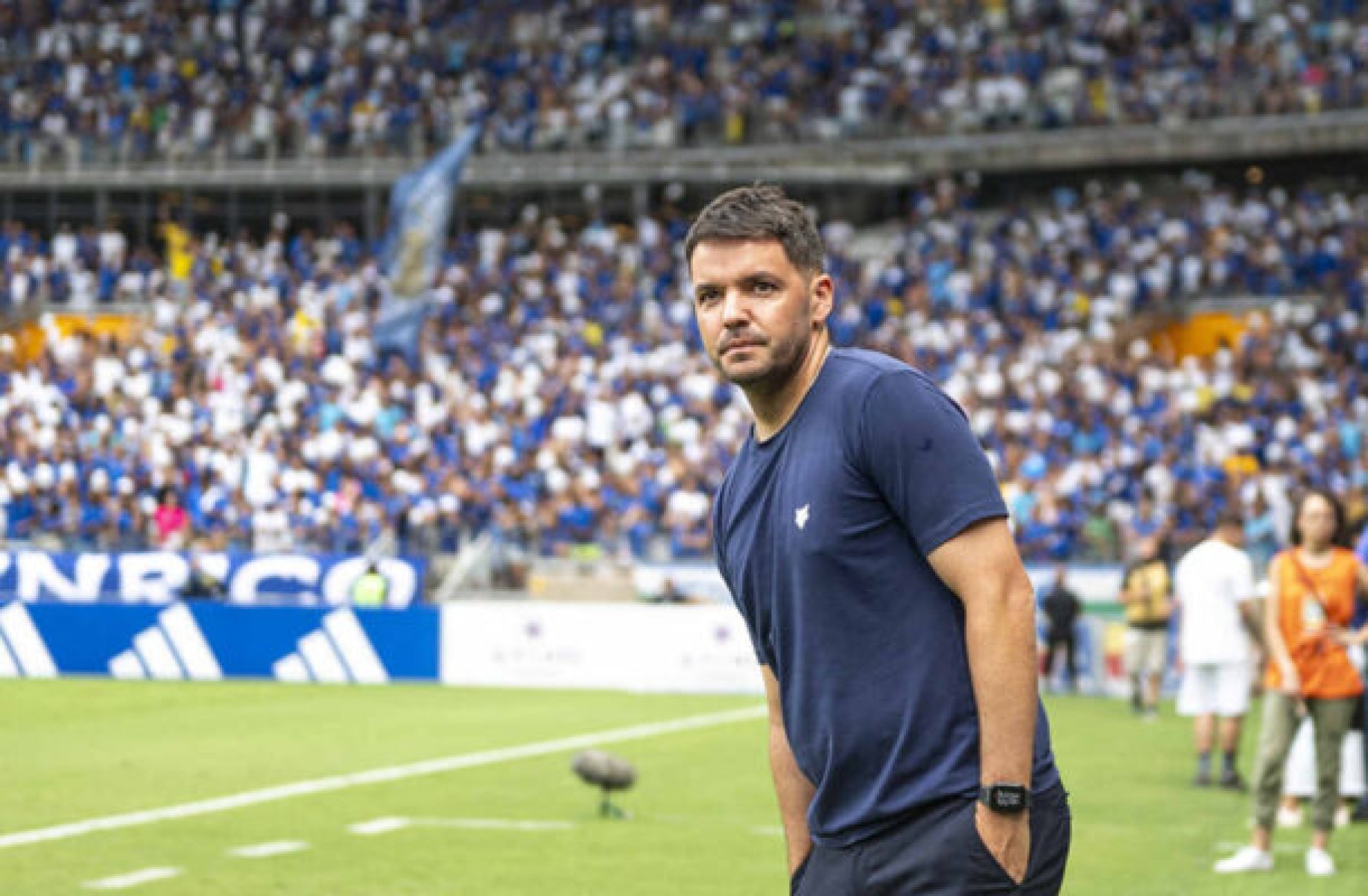 Nome de Nicolás Larcamón, ex-Cruzeiro, surge como opção no Independiente