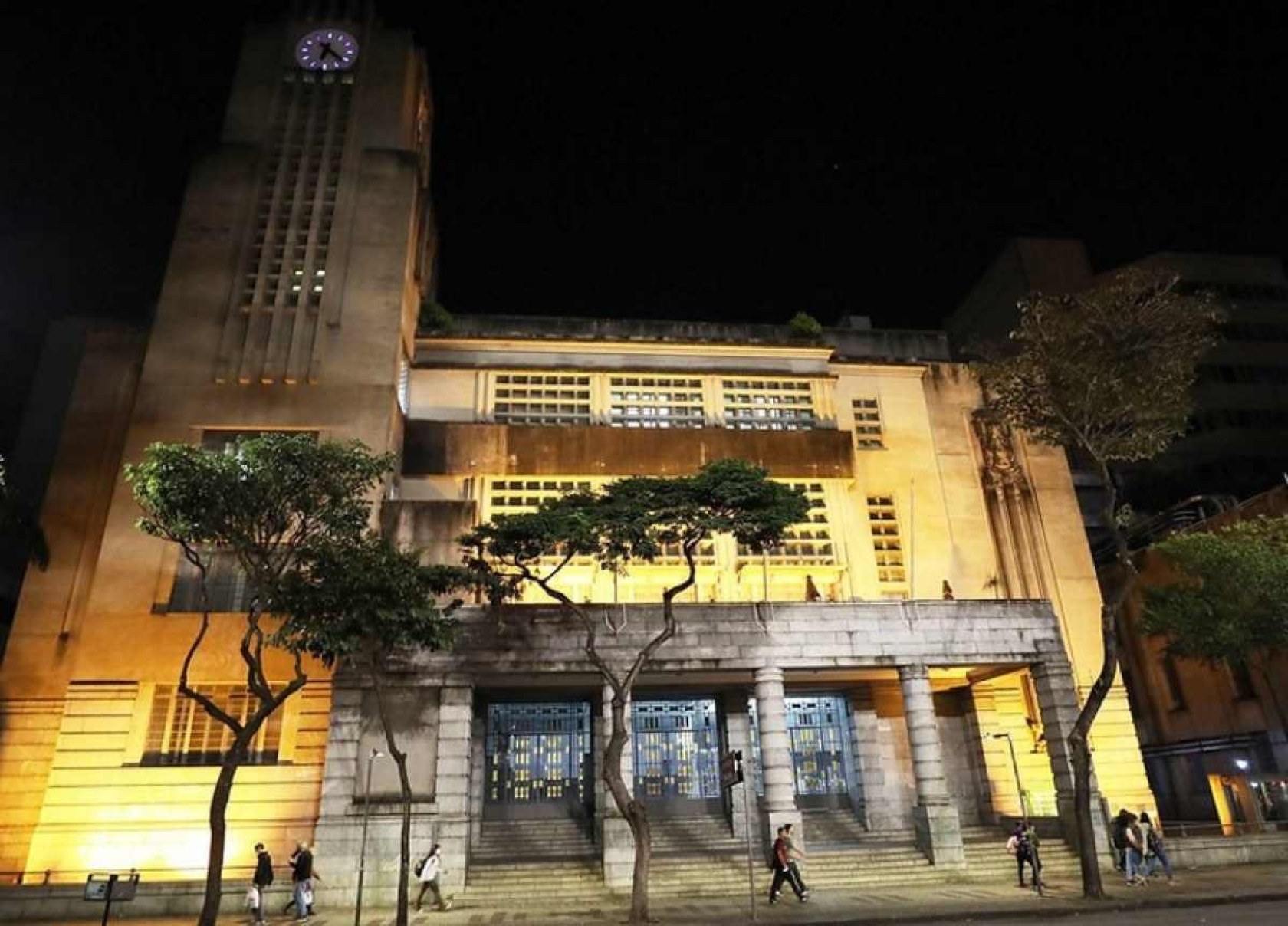 BH apoia campanha Maio Laranja iluminando monumentos e prédios públicos