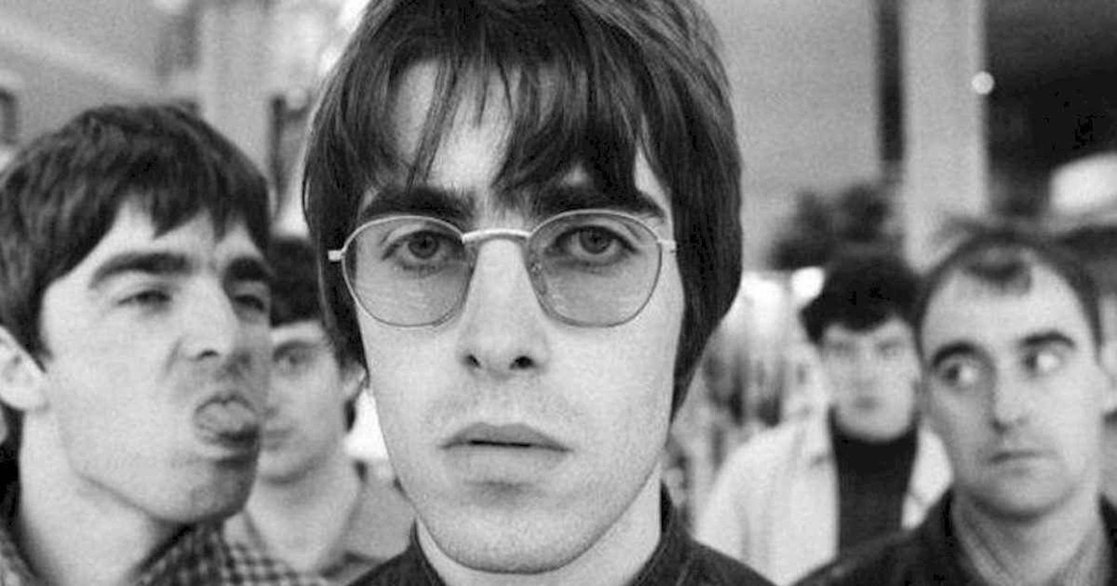 Oasis vai anunciar volta aos palcos com os irmãos Gallagher, diz jornal