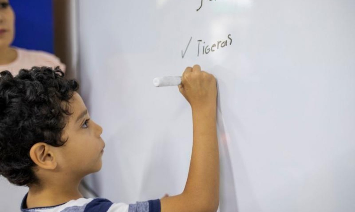 Especialistas defendem que o ditado é uma prática pouco eficaz para o ensino da ortografia -  (crédito: Getty Images)
