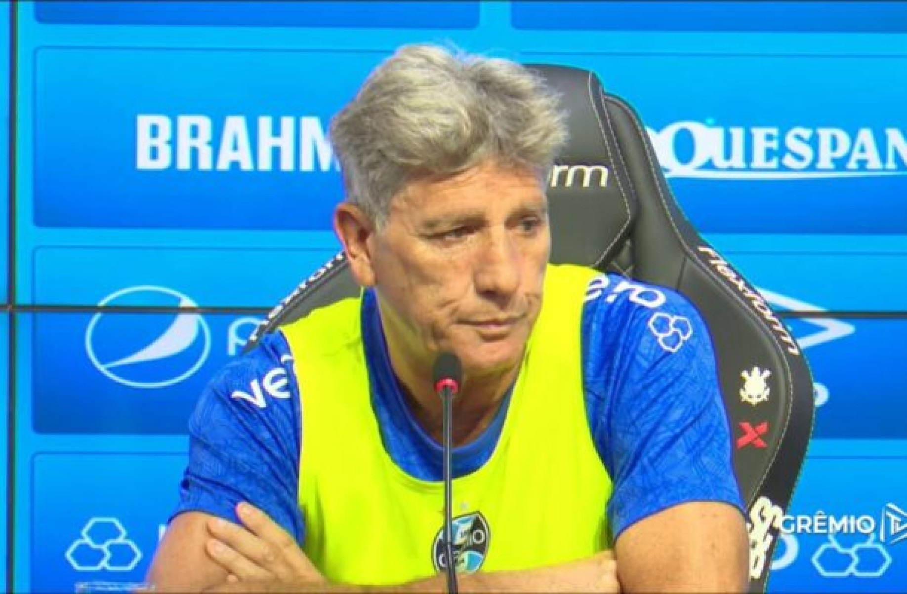 Renato Gaúcho se emociona em coletiva e cita psicológico abalado no Grêmio: ‘Cabeça está ruim’