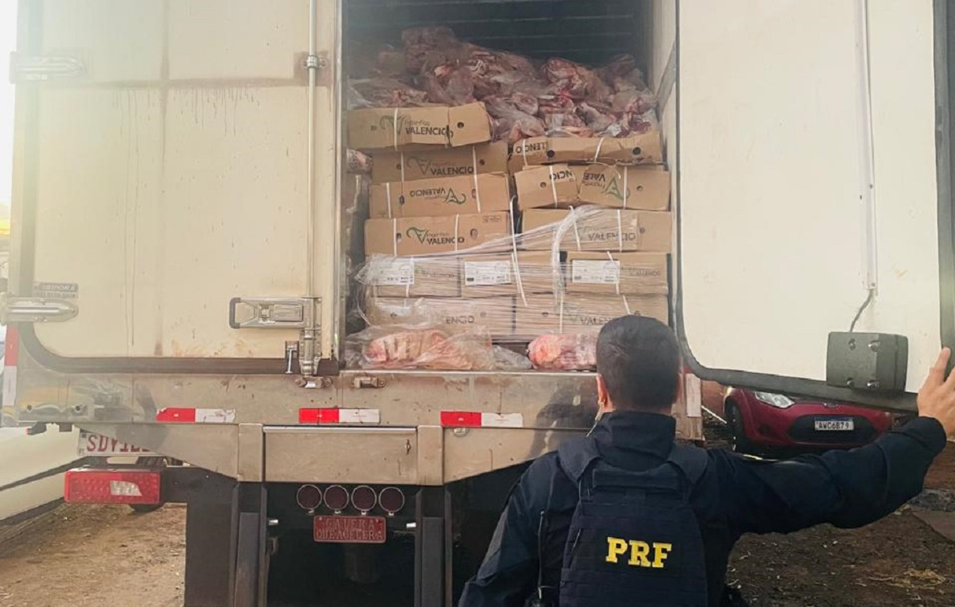 Homem é preso em MG com carga de carnes roubada e avaliada em R$ 400 mil 