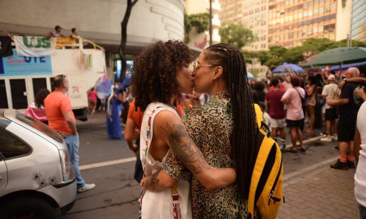 Primeira ediÃ§Ã£o da Parada Negra LGBTQIA+ de BH ocupa o centro da cidade neste sÃ¡bado (25/5) -  (crédito: TÃºlio Santos/EM/D.A Press)