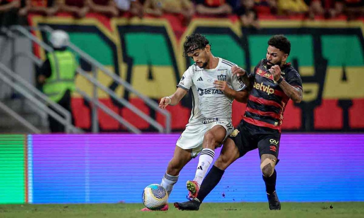 O meio-campista Gustavo Scarpa não conseguiu ajudar o Atlético a ter vida mais fácil contra o Sport, na Arena Pernambuco -  (crédito: Pedro Souza/Atlético)