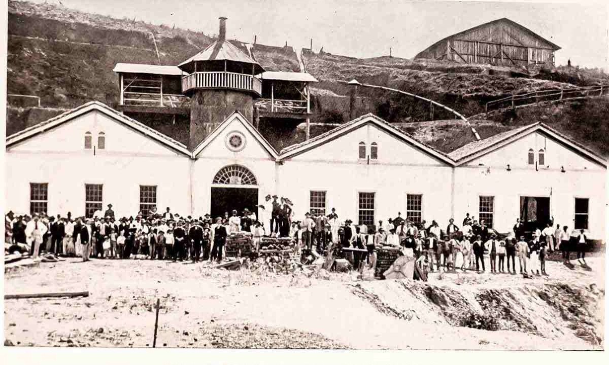 Fotografia do fim do século 19 da Usina Wigg, em Miguel Burnier, em Ouro Preto
 -  (crédito: Autor desconhecido)