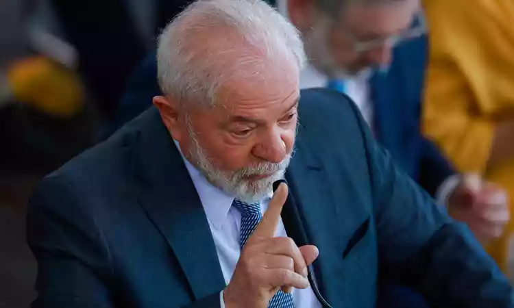 Lula enfrenta protesto: 'Que bom que podem vir e dizer que estão em greve'