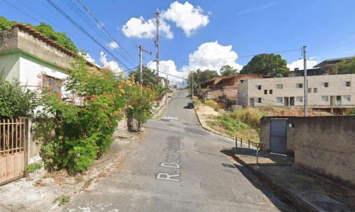 O acidente aconteceu na Rua Dona Sinvalina Neves, no Bairro Ribeiro de Abreu -  (crédito: Reprodução/Google Street View)