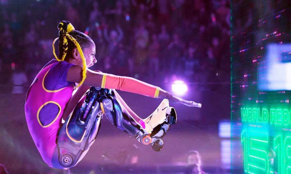 No filme "Biônicos", atletas usam próteses robóticas em busca de recordes considerados inalcançáveis  -  (crédito: Netflix/divulgação)
