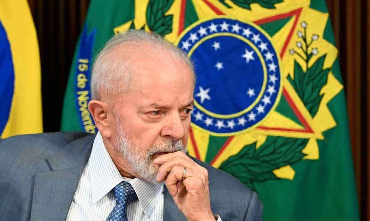 Lula insiste em forçar a Petrobras a direcionar a maior parte de seus recursos à reestatização de refinarias que servem apenas à expansão da carbonização da sociedade -  (crédito: EVARISTO SÁ/AFP)