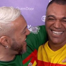 Belo e Denilson se abraçam e selam paz antes de jogo solidário - Reprodução/X