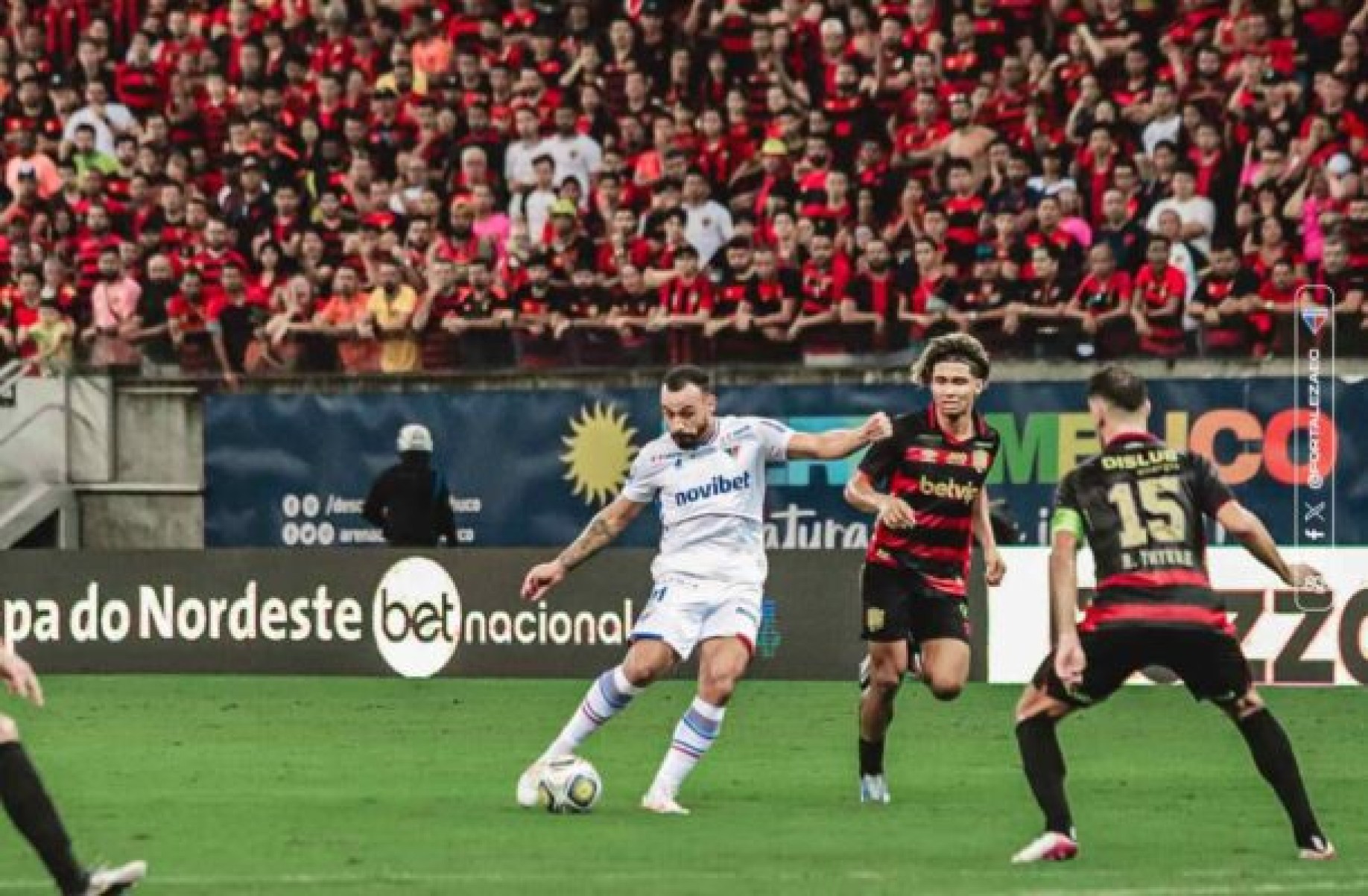 Com hat trick de Moisés, Fortaleza goleia Sport e vai à final da Copa do Nordeste